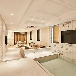 Hotel Wanted